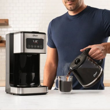 Cafetera Oster Programable 12 tazas con pantalla táctil