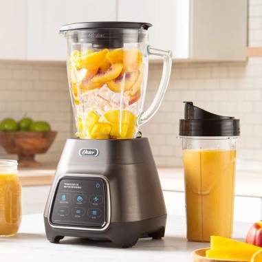Licuadora Oster® programas automáticos con tecnología reversible, pantalla táctil y vaso BLend-N-Go